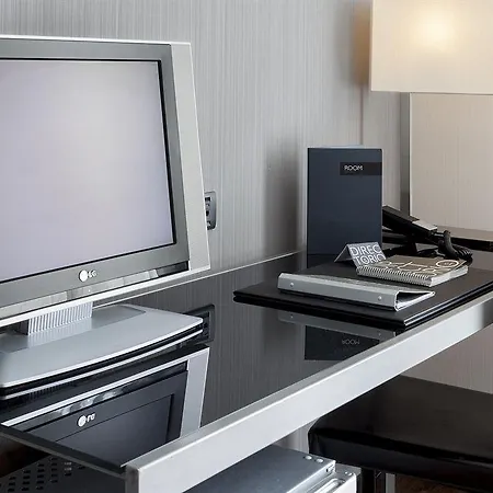 Ac Palacio Universal By Marriott فيجو