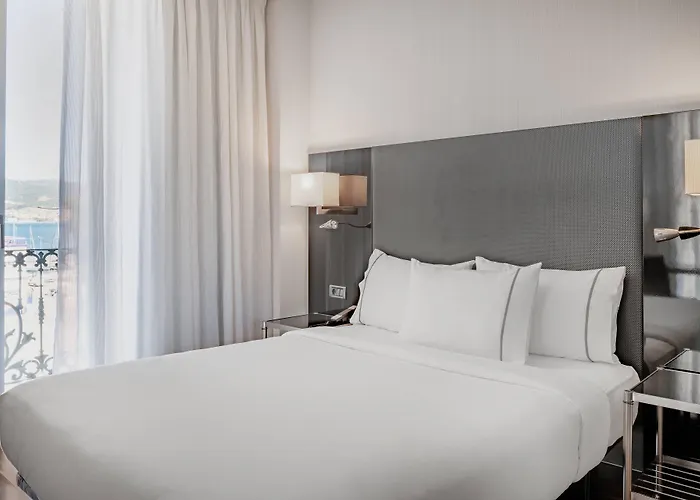 Hotel Ac Palacio Universal By Marriott 4*